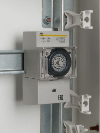 Таймер ТЭМ181 аналоговый 16А 230В на DIN-рейку IEK
